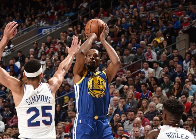 在接受采访 在接受采访